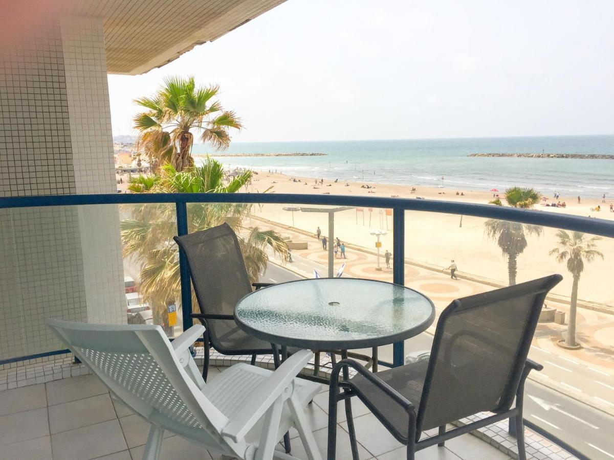 M Sea Suites - By The Beach Tel Aviv Exterior photo